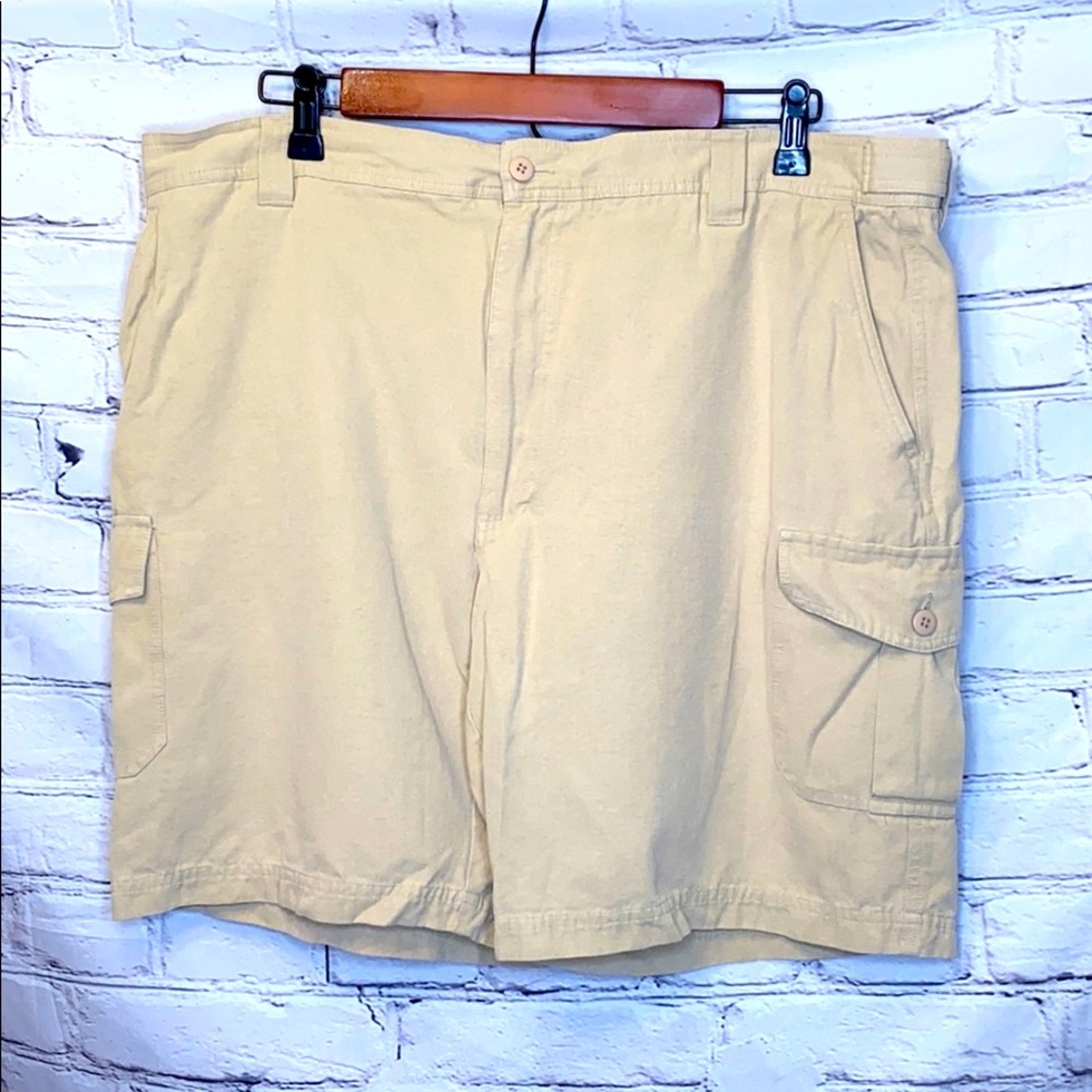 Orvis Khaki Cargo Shorts Size 40